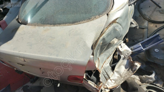 Mercedes w210 bagaj kapağı