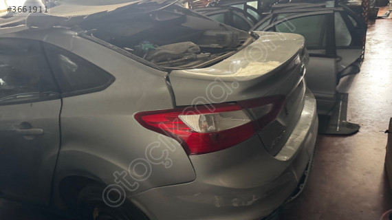 Ford Focus 3 çıkma bagaj kapağı
