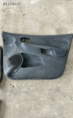 Renault Clio sağ ön kapı yüzü bakalit
