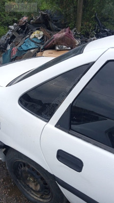 Opel Vectra a sağ arka kelebek cam