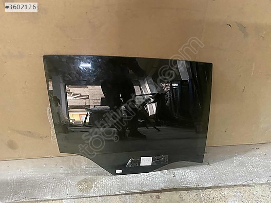 VW GOLF 8 SAĞ ARKA KAPI CAMI