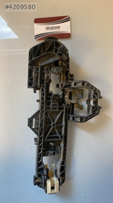 A2047600834 mercedes c180 sağ arka kapı açma kolu braketi