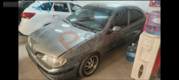Renault megane 1 sol ön kapı