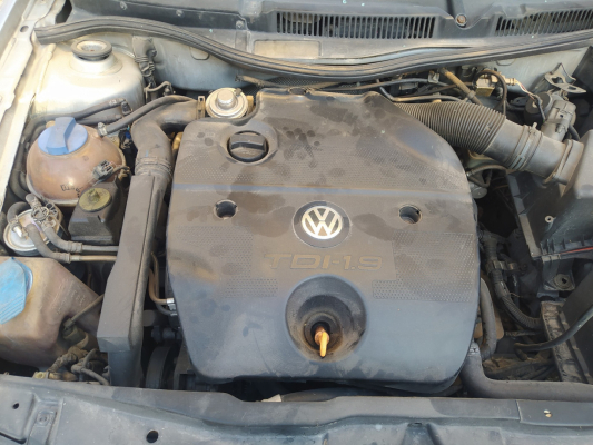ÇIKMA VW BORA MOTOR ÜST PLASTİĞİ