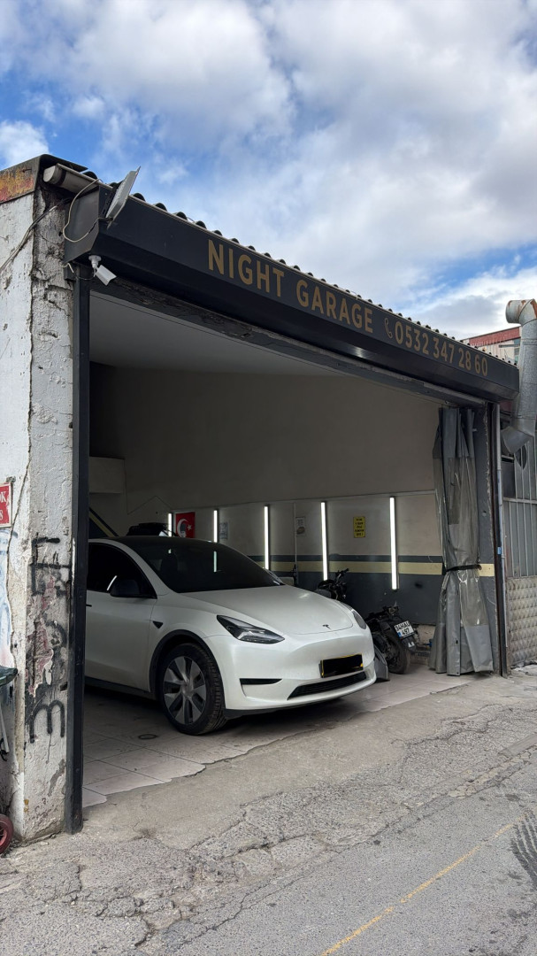 Nıght Garage