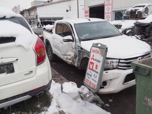 Yeni Kasa Toyota Hilux revo çıkma hatasız kaput kapı far