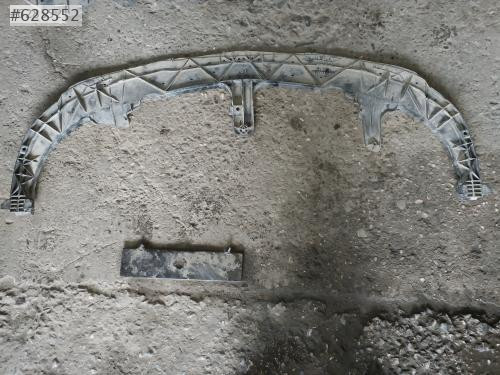 opel insignia tampon alt destek plastiği